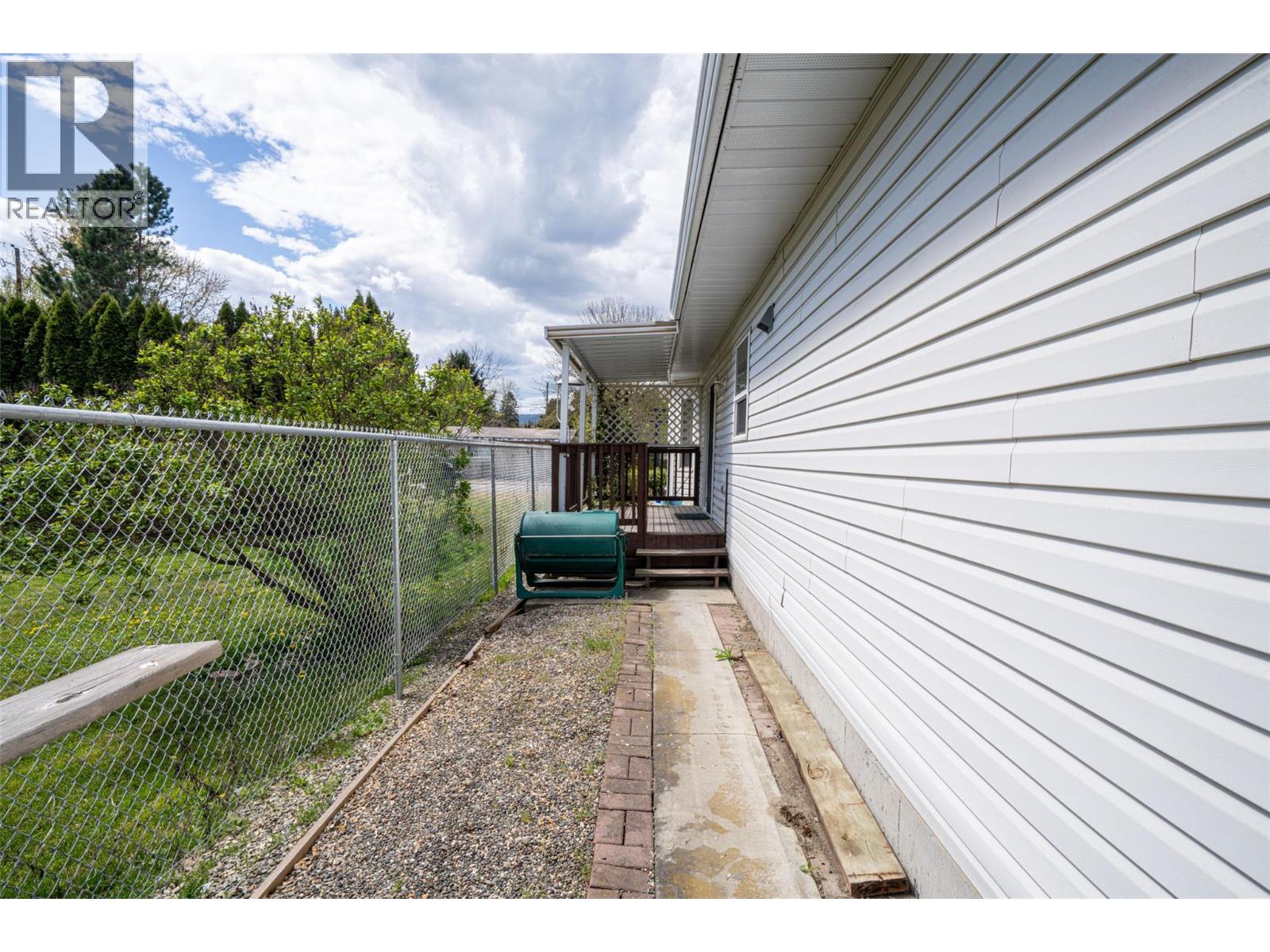 2716 Wolfenden Terrace Unit# 1, Armstrong, British Columbia  V4Y 2A6 - Photo 35 - 10385796