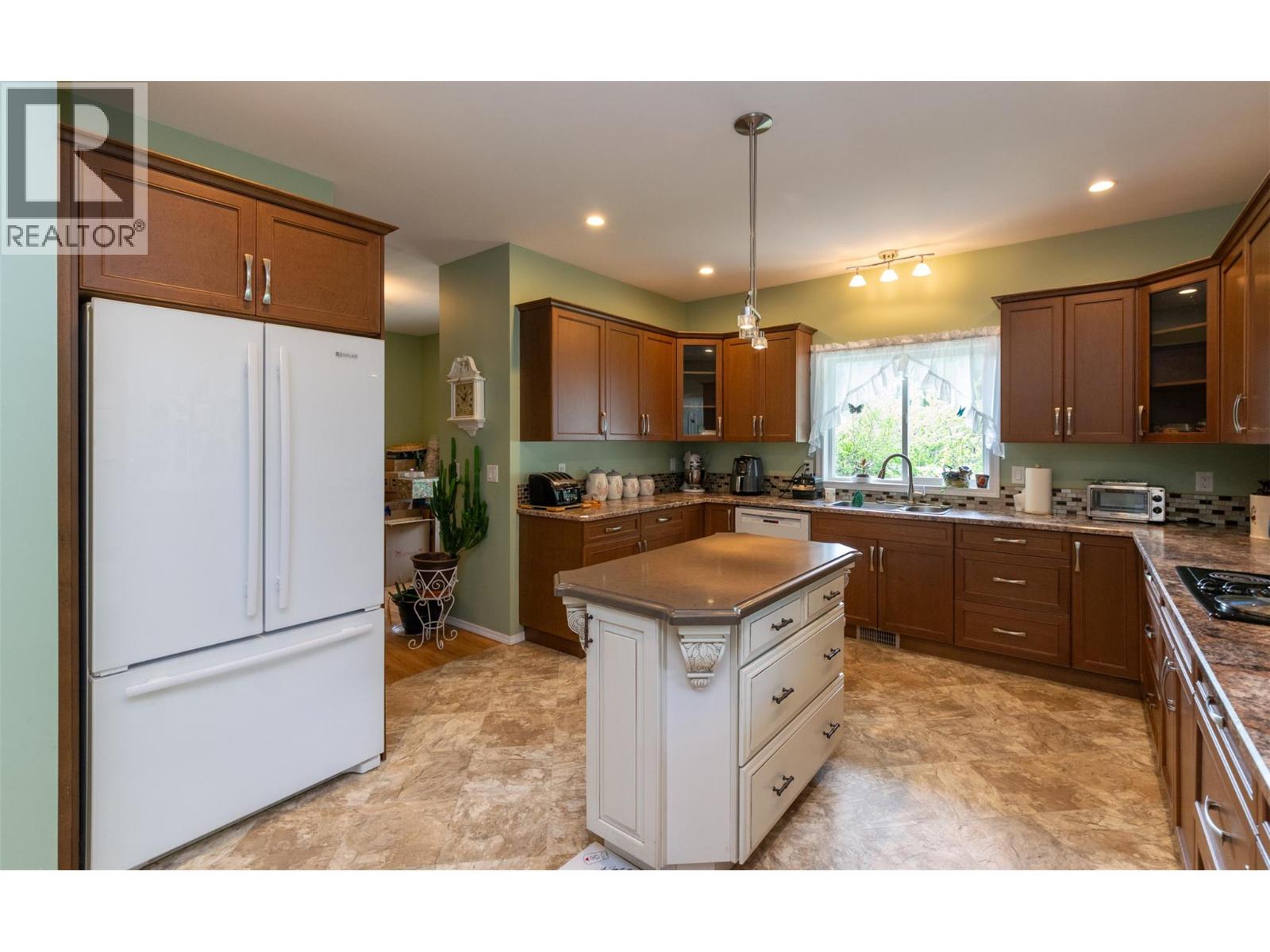 741 Enderby Mabel Lake Road, Enderby, British Columbia  V4Y 4K5 - Photo 4 - 10385544