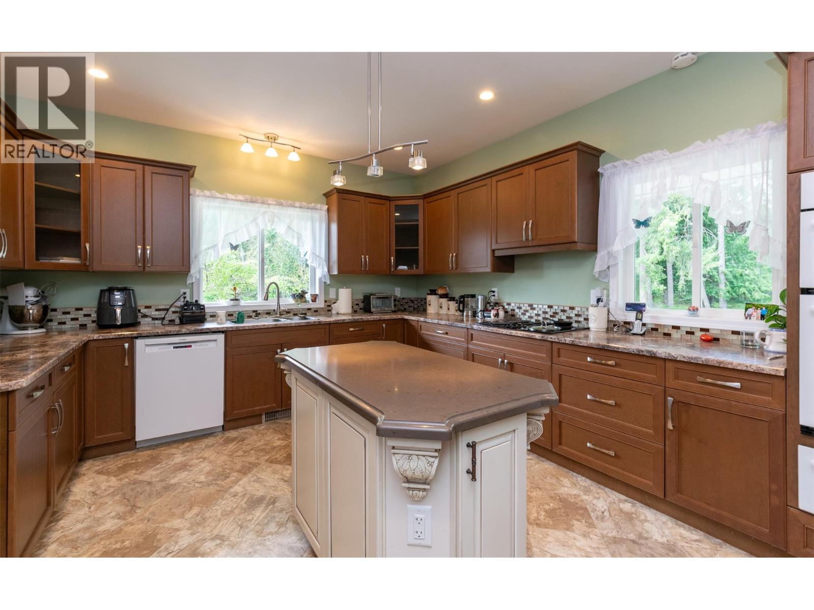 741 Enderby Mabel Lake Road, Enderby, British Columbia  V4Y 4K5 - Photo 6 - 10385544