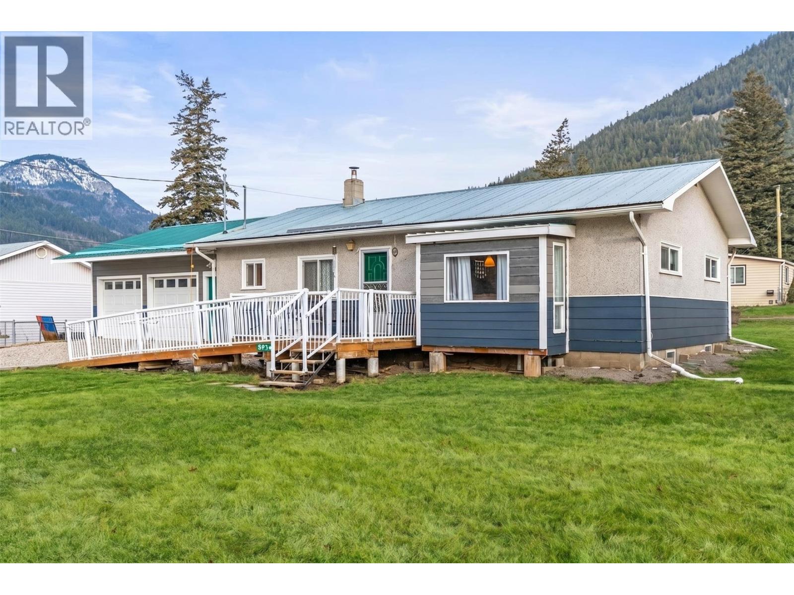 5714 Ponderosa Road, falkland, British Columbia