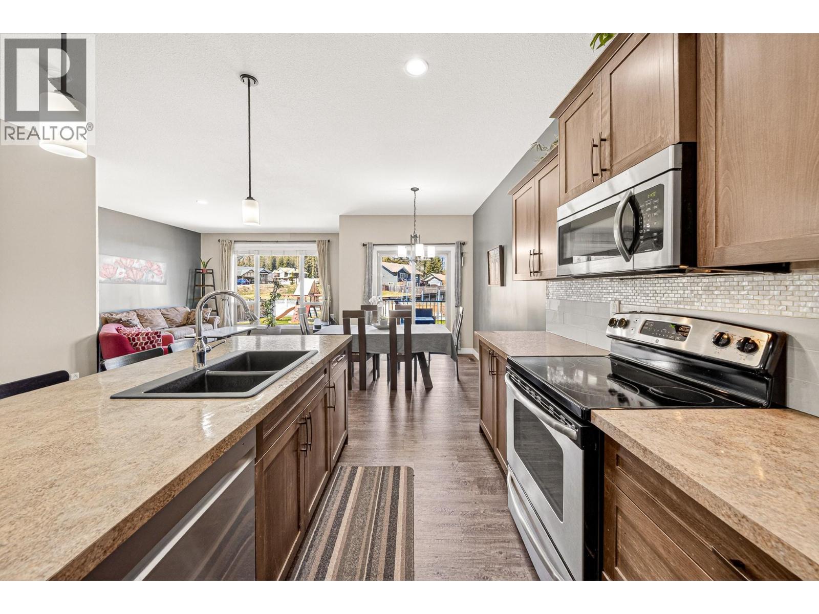 2309 Falcon Court, Sparwood, British Columbia  V0B 2G2 - Photo 4 - 10384416