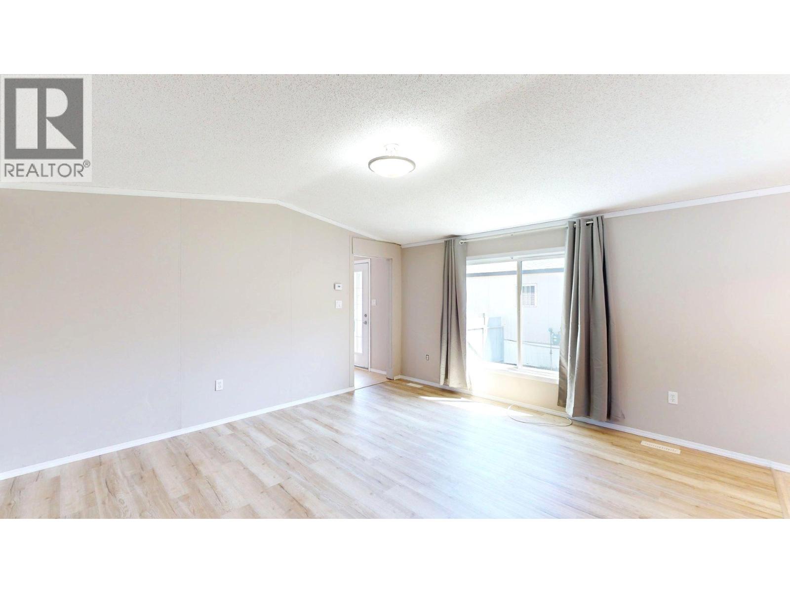 100 Aspen Drive Unit# 121, Sparwood, British Columbia  V0B 2G0 - Photo 4 - 10385883