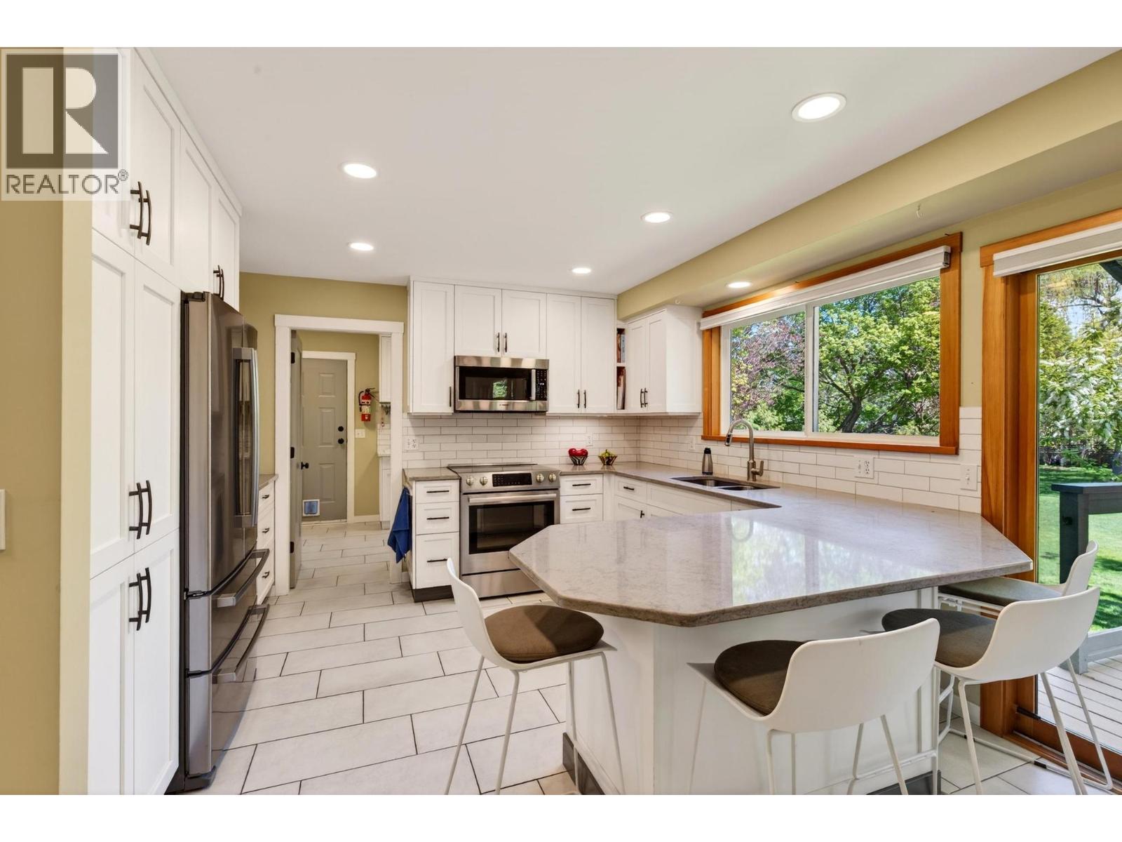 4621 Parkridge Drive, Kelowna, British Columbia  V1W 3A9 - Photo 5 - 10385833