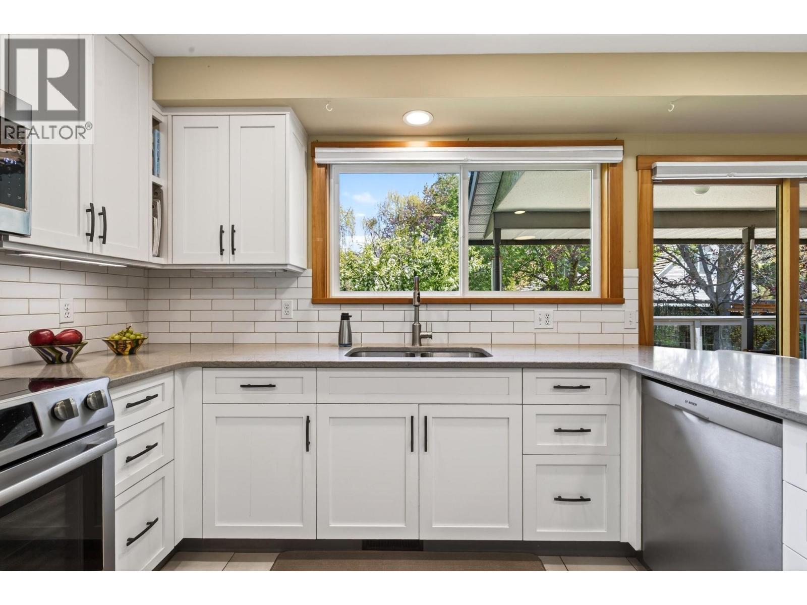 4621 Parkridge Drive, Kelowna, British Columbia  V1W 3A9 - Photo 7 - 10385833