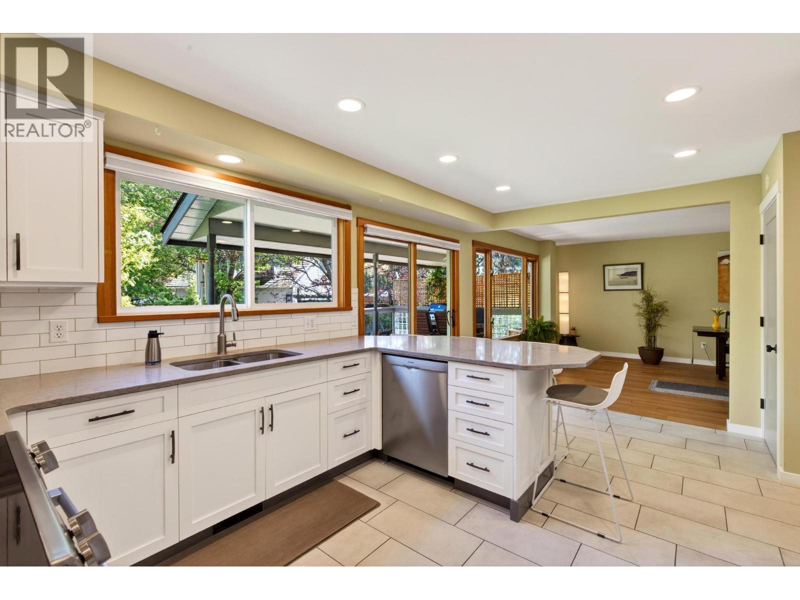 4621 Parkridge Drive, Kelowna, British Columbia  V1W 3A9 - Photo 8 - 10385833