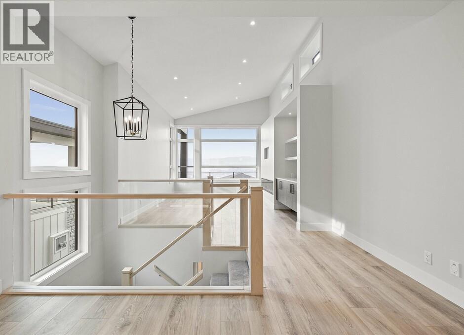 1221 Lone Pine Drive, kelowna, British Columbia