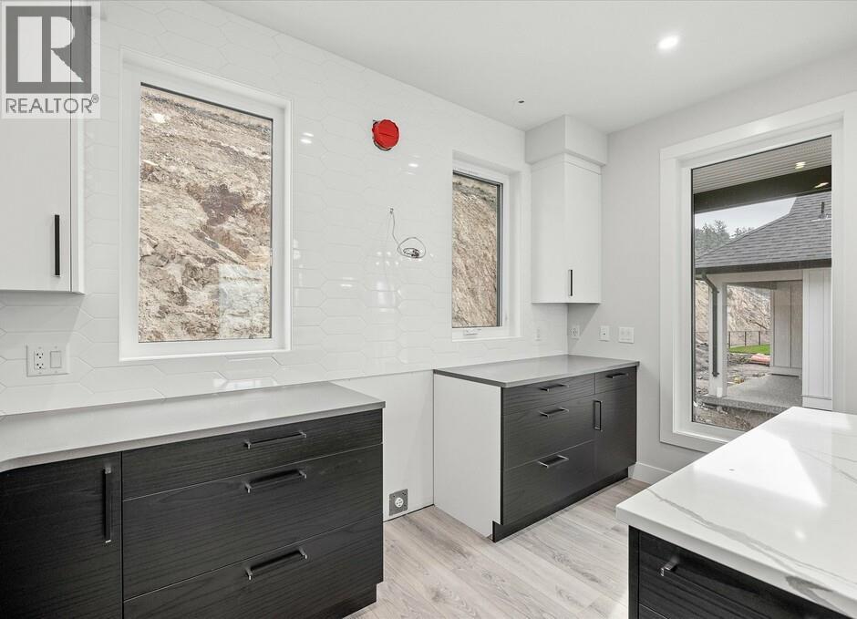 1221 Lone Pine Drive, Kelowna, British Columbia  V1P 0A5 - Photo 4 - 10385910