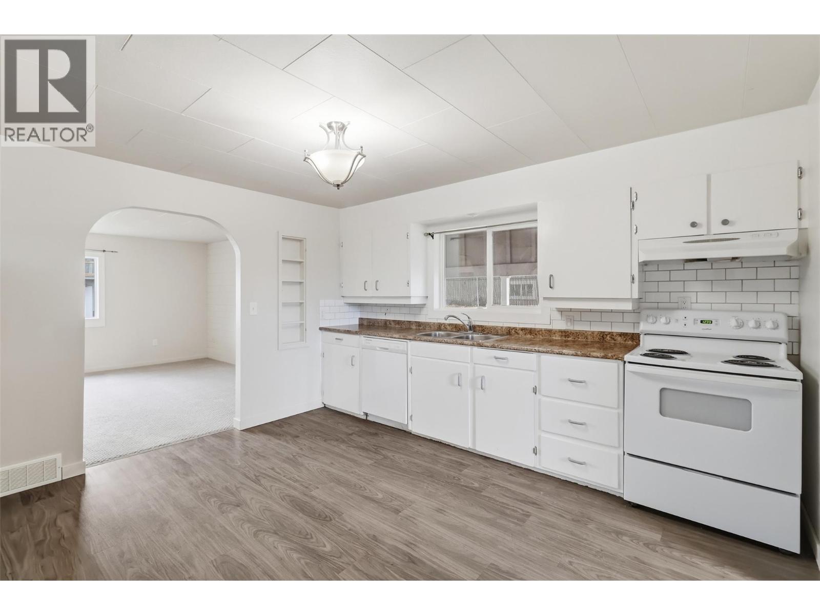 133 Cedar Street, Kamloops, British Columbia  V2B 1G2 - Photo 2 - 10385899