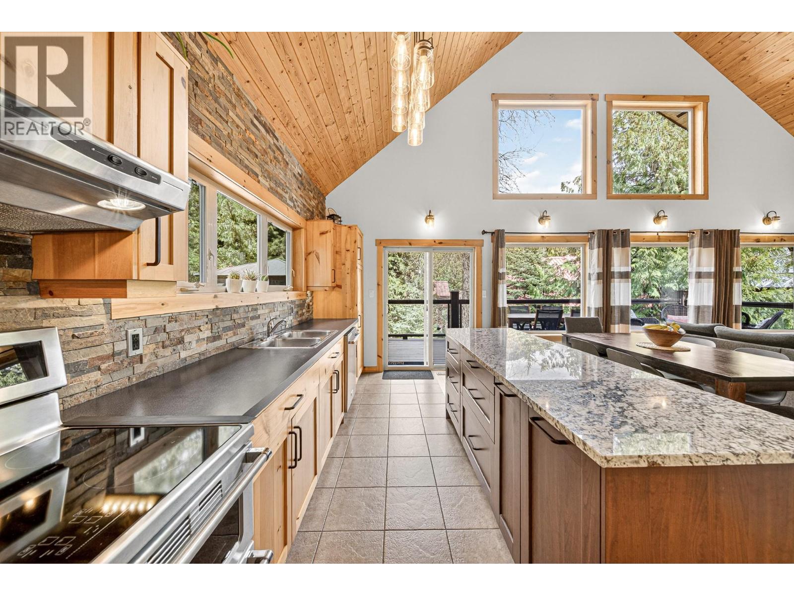 19 Alpine Trail Crescent, Fernie, British Columbia  V0B 1M5 - Photo 2 - 10383898