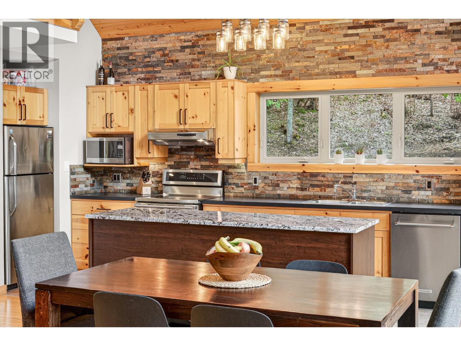19 Alpine Trail Crescent, Fernie, British Columbia  V0B 1M5 - Photo 4 - 10383898