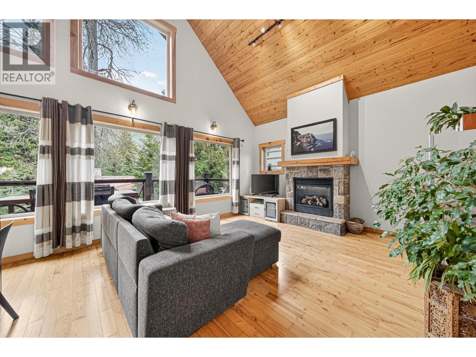 19 Alpine Trail Crescent, Fernie, British Columbia  V0B 1M5 - Photo 6 - 10383898