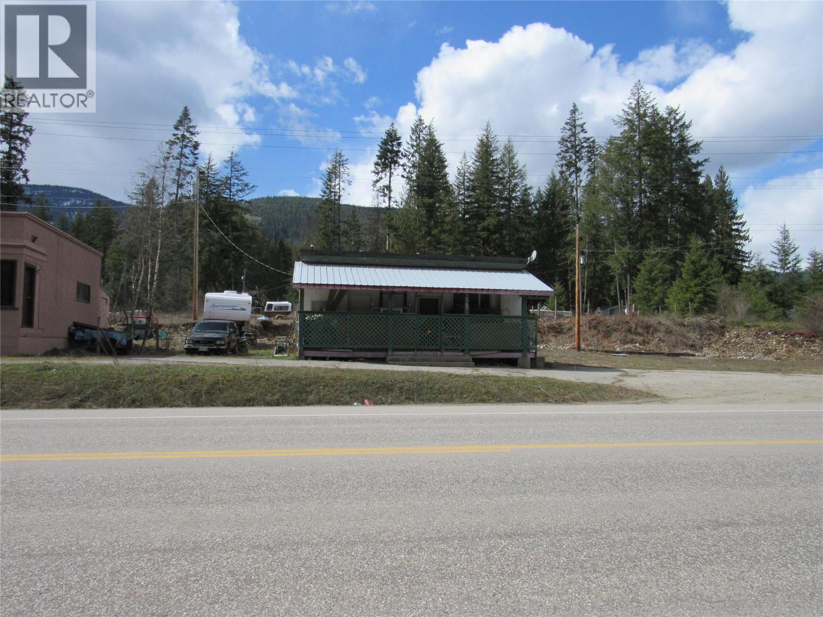 2565 3a Highway, Castlegar, British Columbia  V1N 4P5 - Photo 17 - 10382833
