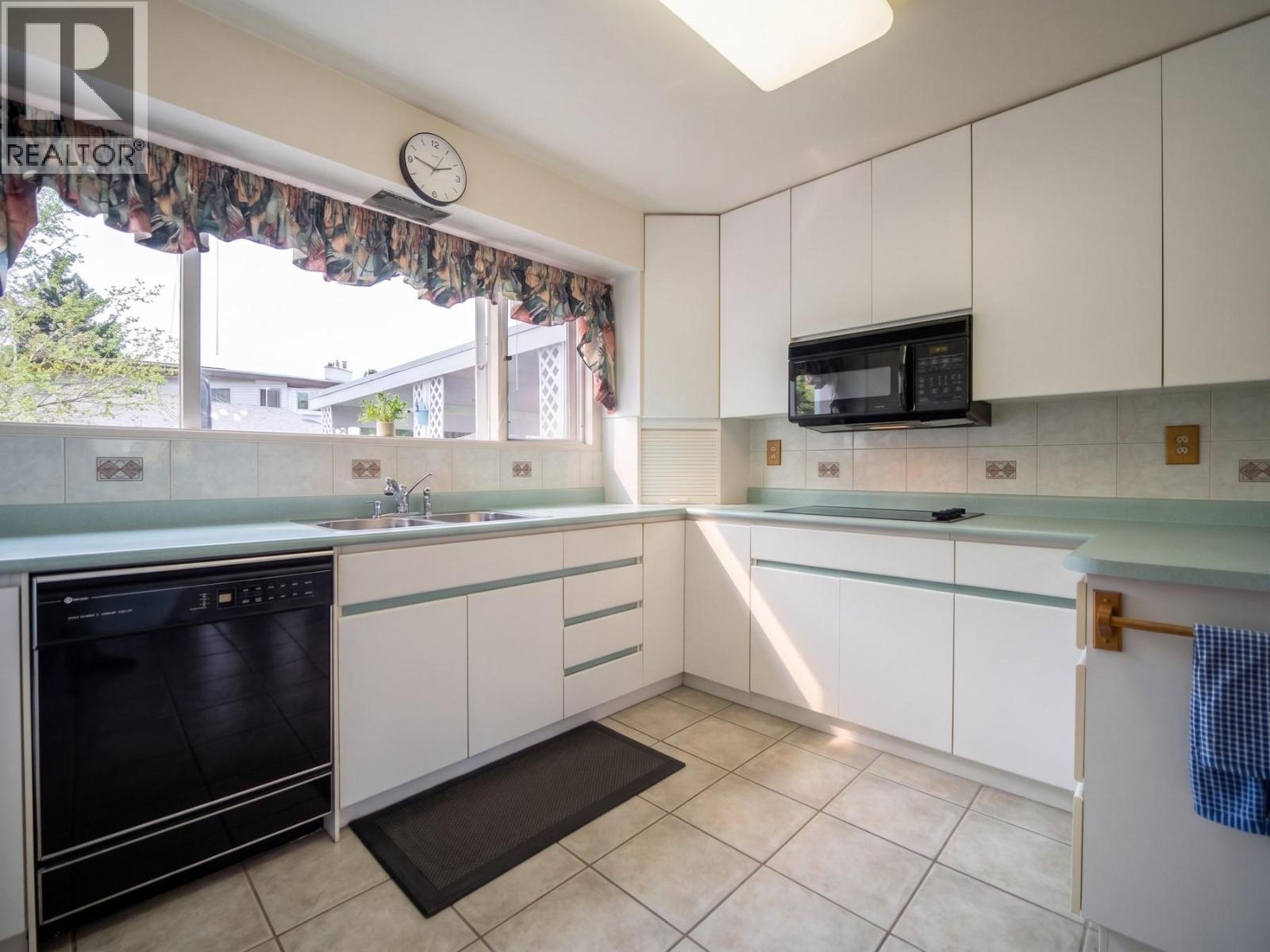 751 Ridgeview Terrace, Kamloops, British Columbia  V2B 4G8 - Photo 13 - 10385911
