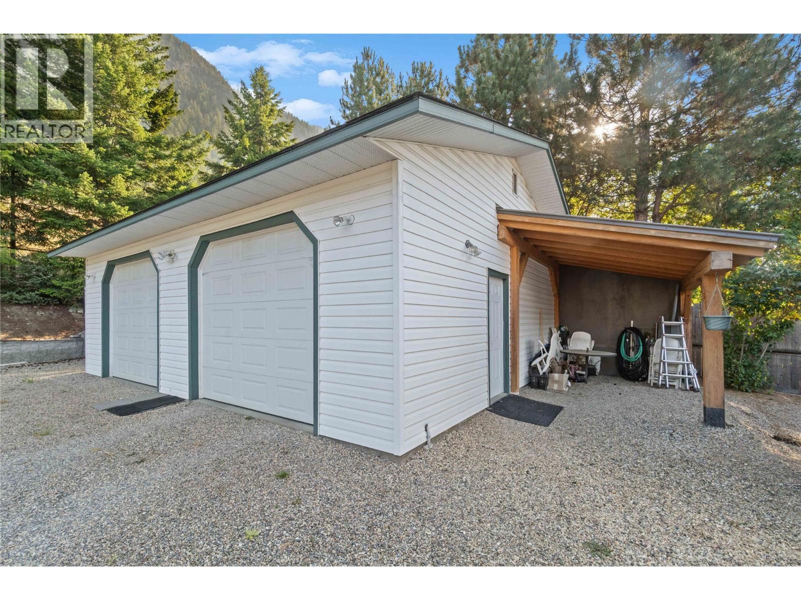 760 Mobley Road, Tappen, British Columbia  V0E 2X1 - Photo 2 - 10381937