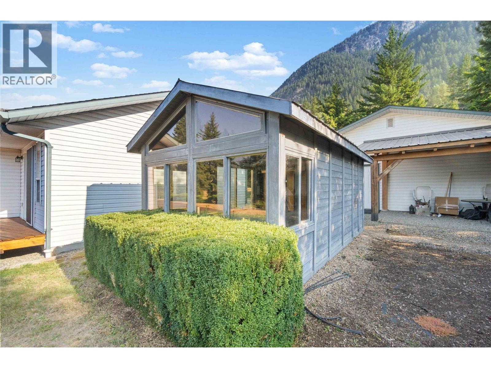 760 Mobley Road, Tappen, British Columbia  V0E 2X1 - Photo 3 - 10381937