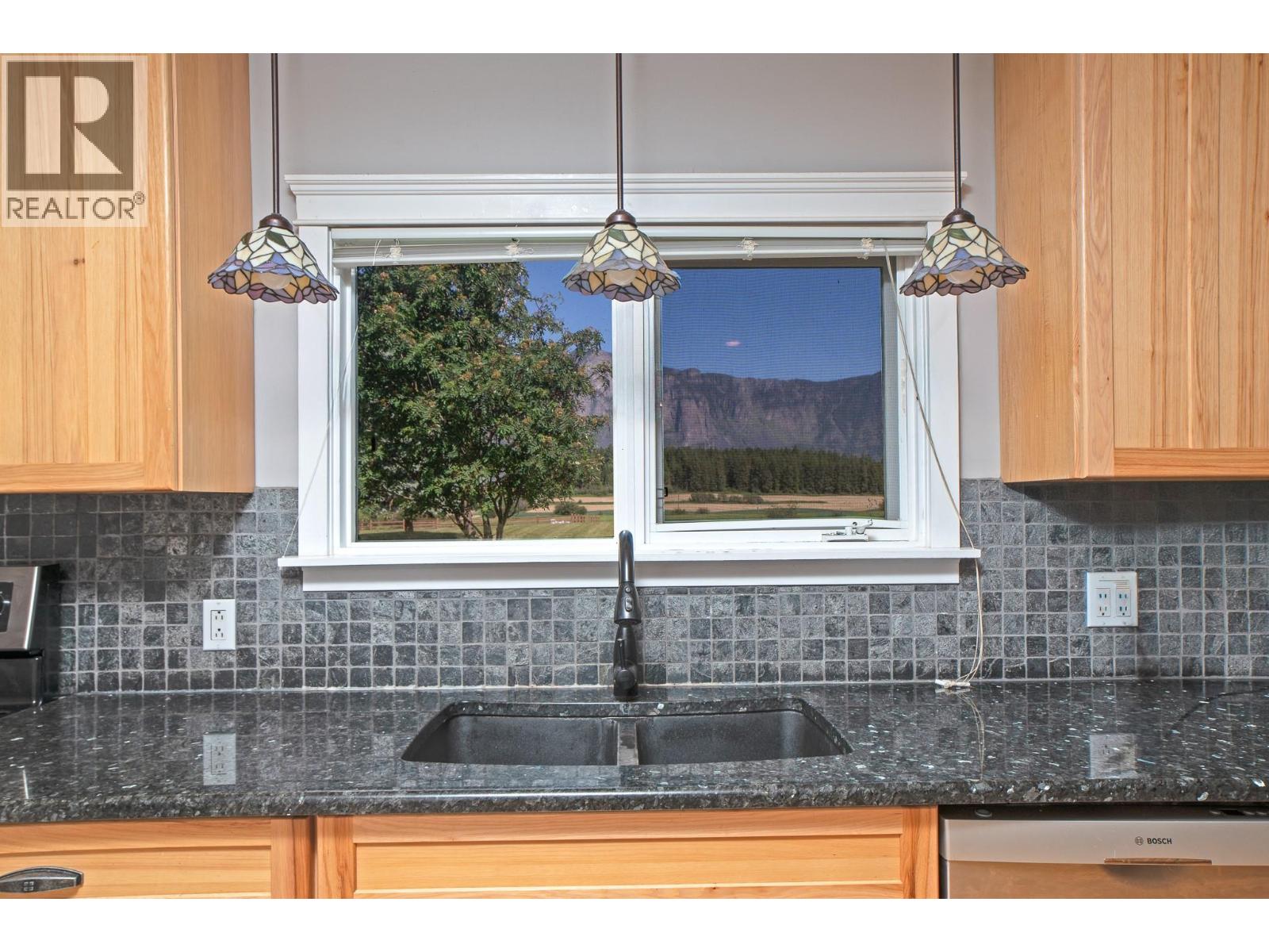 2315 16th Street, Lister, British Columbia  V0B 1G2 - Photo 12 - 10385645