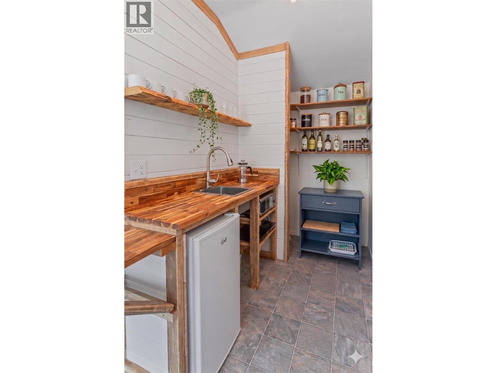 2315 16th Street, Lister, British Columbia  V0B 1G2 - Photo 32 - 10385645