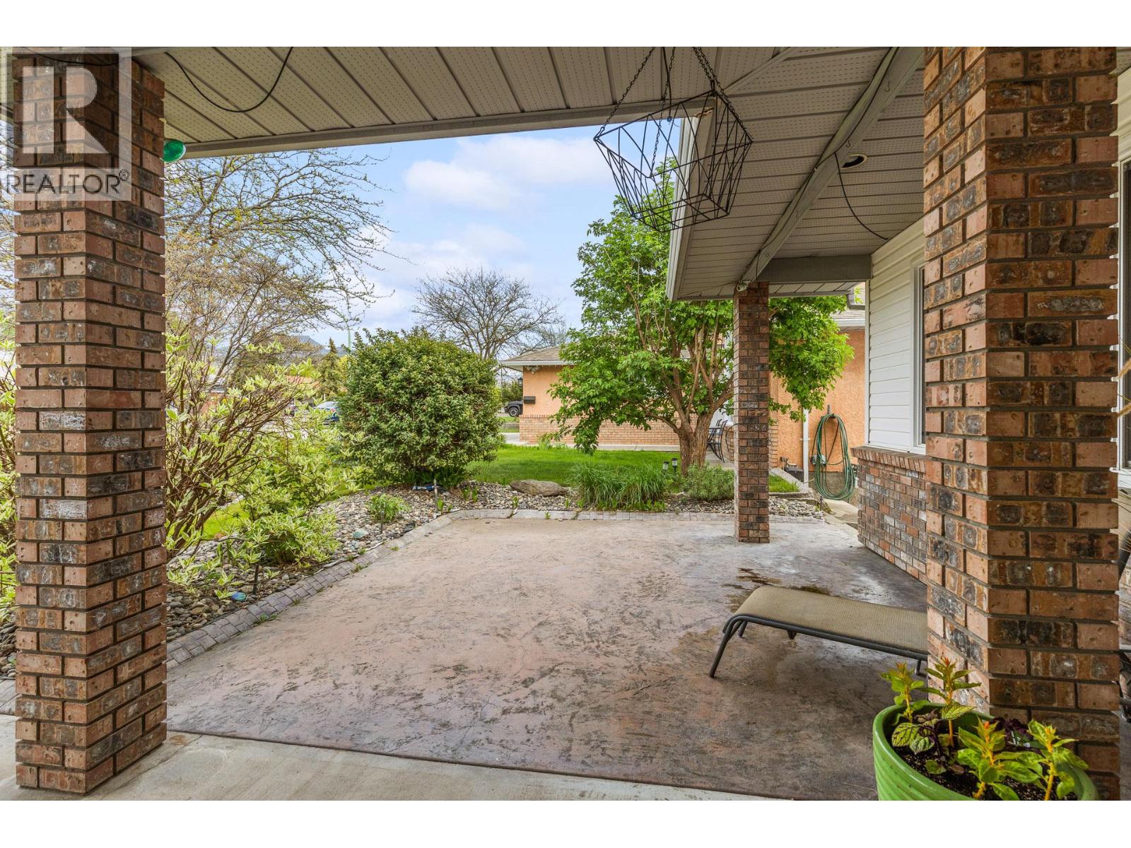 845 Hollydell Road, Kelowna, British Columbia  V1X 1L6 - Photo 6 - 10385673