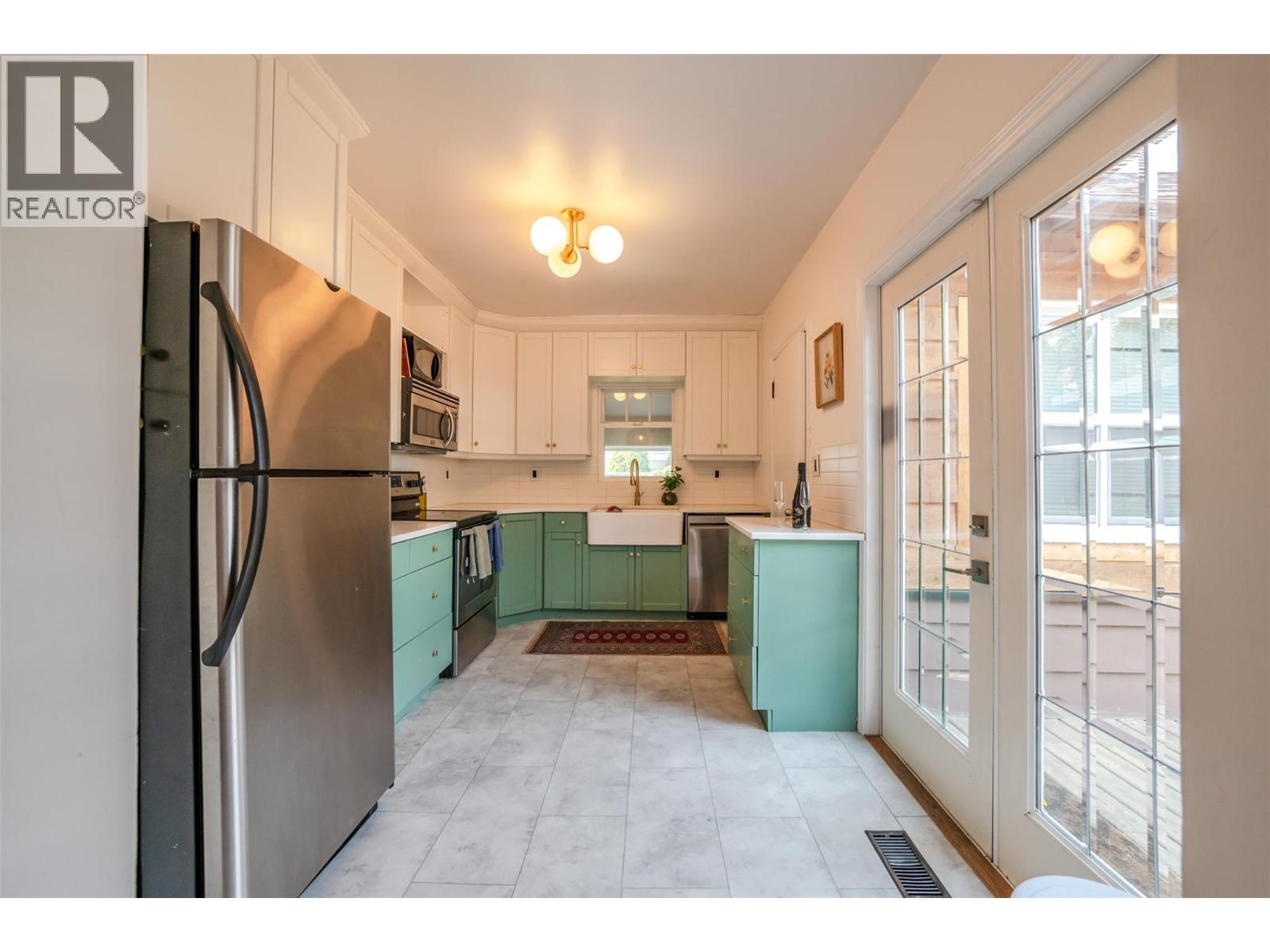 1045 Manitoba Street, Penticton, British Columbia  V2A 4Z8 - Photo 3 - 10385932