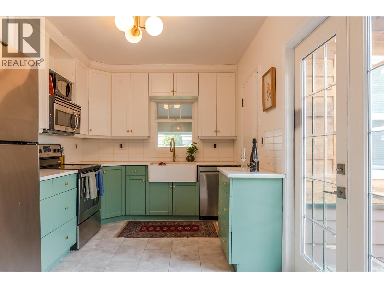 1045 Manitoba Street, Penticton, British Columbia  V2A 4Z8 - Photo 4 - 10385932