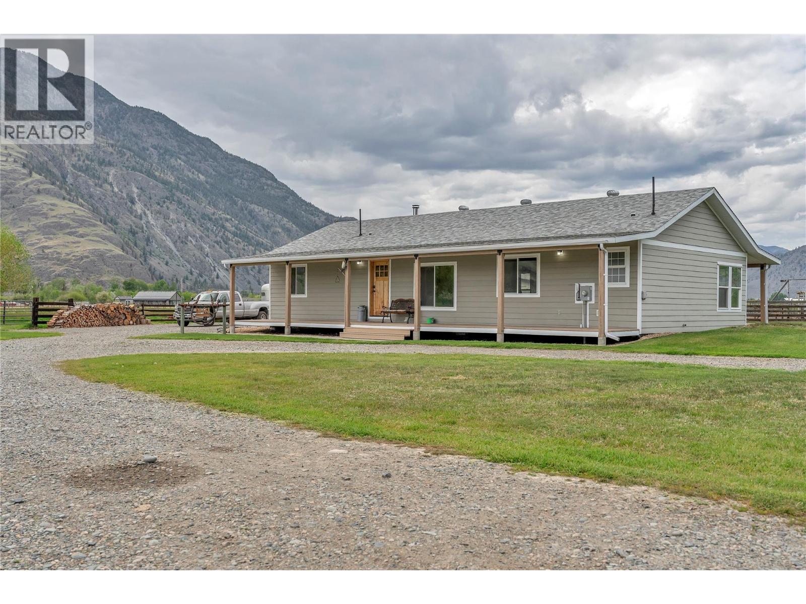 1911 Stewart Road, Cawston, British Columbia  V0X 1C1 - Photo 2 - 10385915