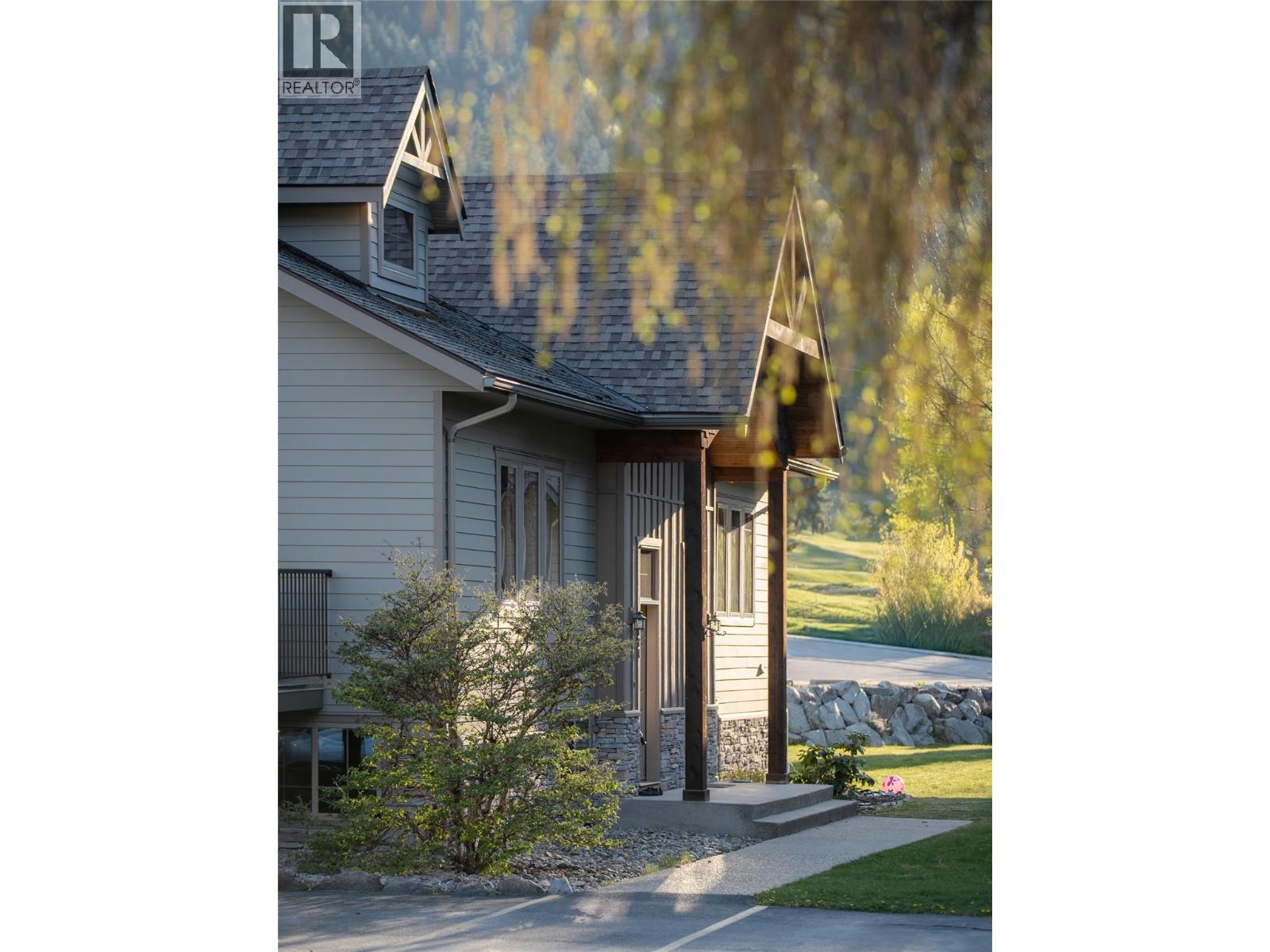 1901 Choquette Avenue Unit# 404, Nelson, British Columbia  V1L 7B8 - Photo 3 - 10385838