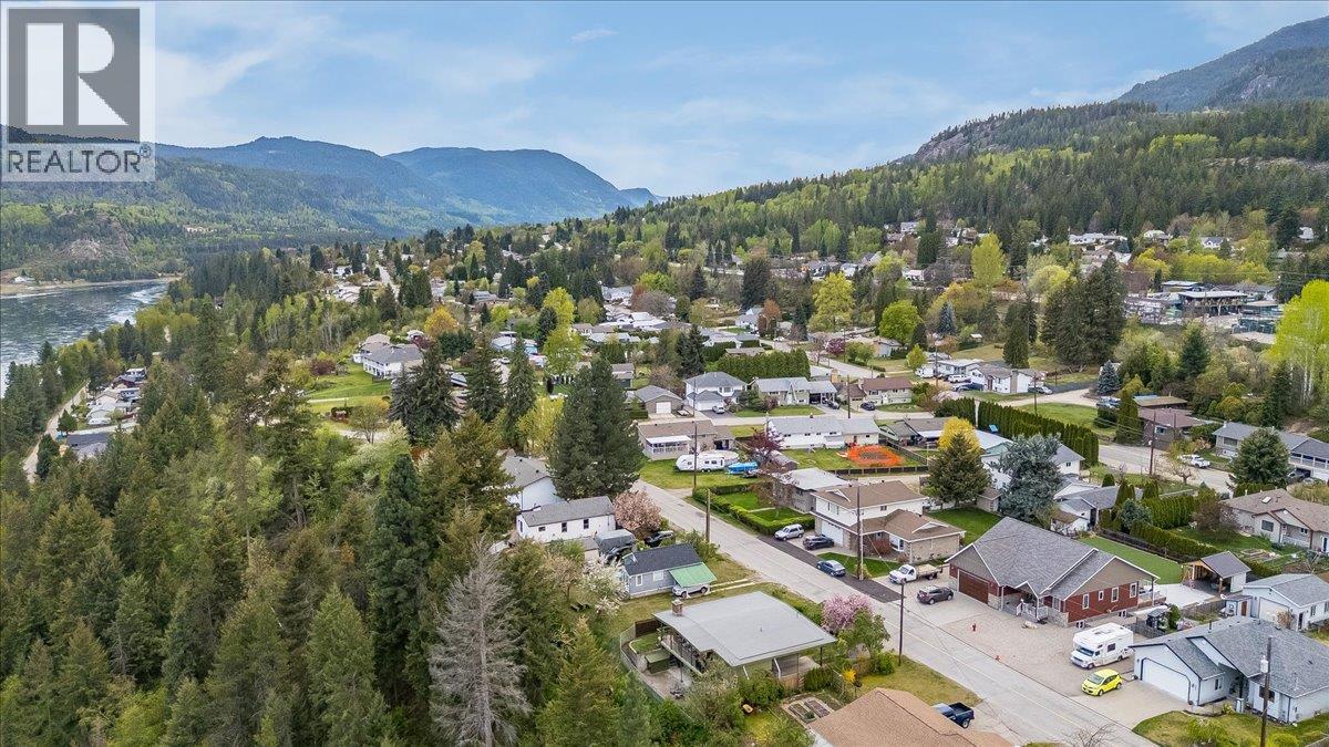2641 4th Avenue, Castlegar, British Columbia  V1N 2S1 - Photo 11 - 10385830