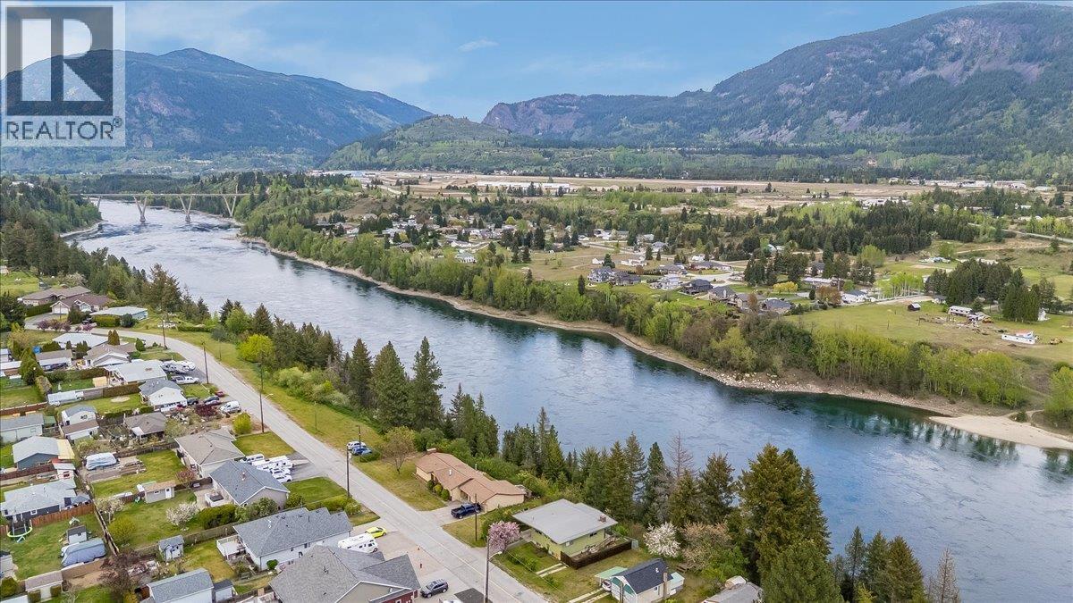 2641 4th Avenue, Castlegar, British Columbia  V1N 2S1 - Photo 12 - 10385830