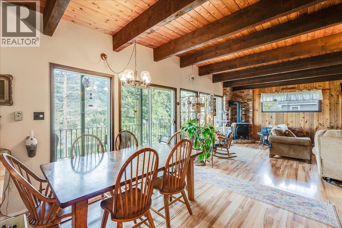 2641 4th Avenue, Castlegar, British Columbia  V1N 2S1 - Photo 15 - 10385830