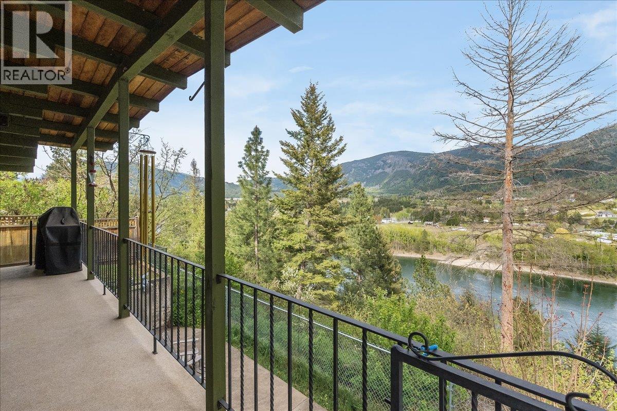 2641 4th Avenue, Castlegar, British Columbia  V1N 2S1 - Photo 27 - 10385830