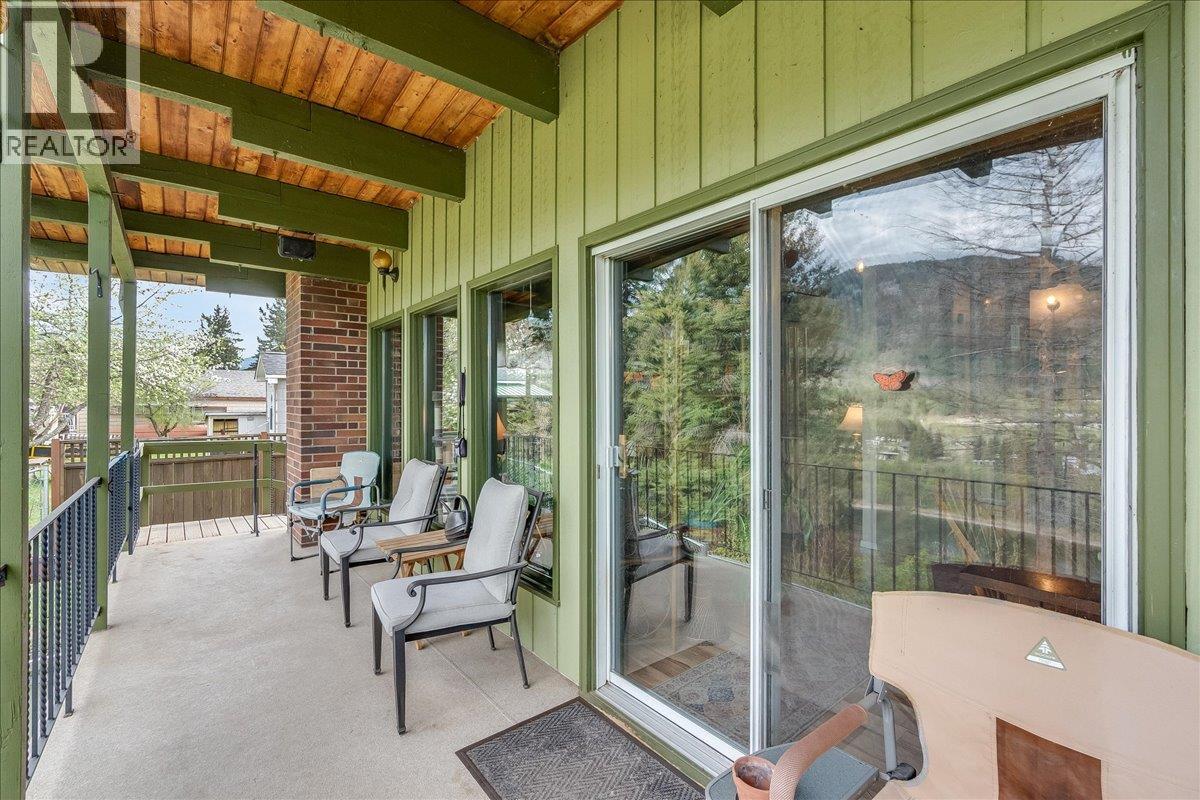 2641 4th Avenue, Castlegar, British Columbia  V1N 2S1 - Photo 29 - 10385830