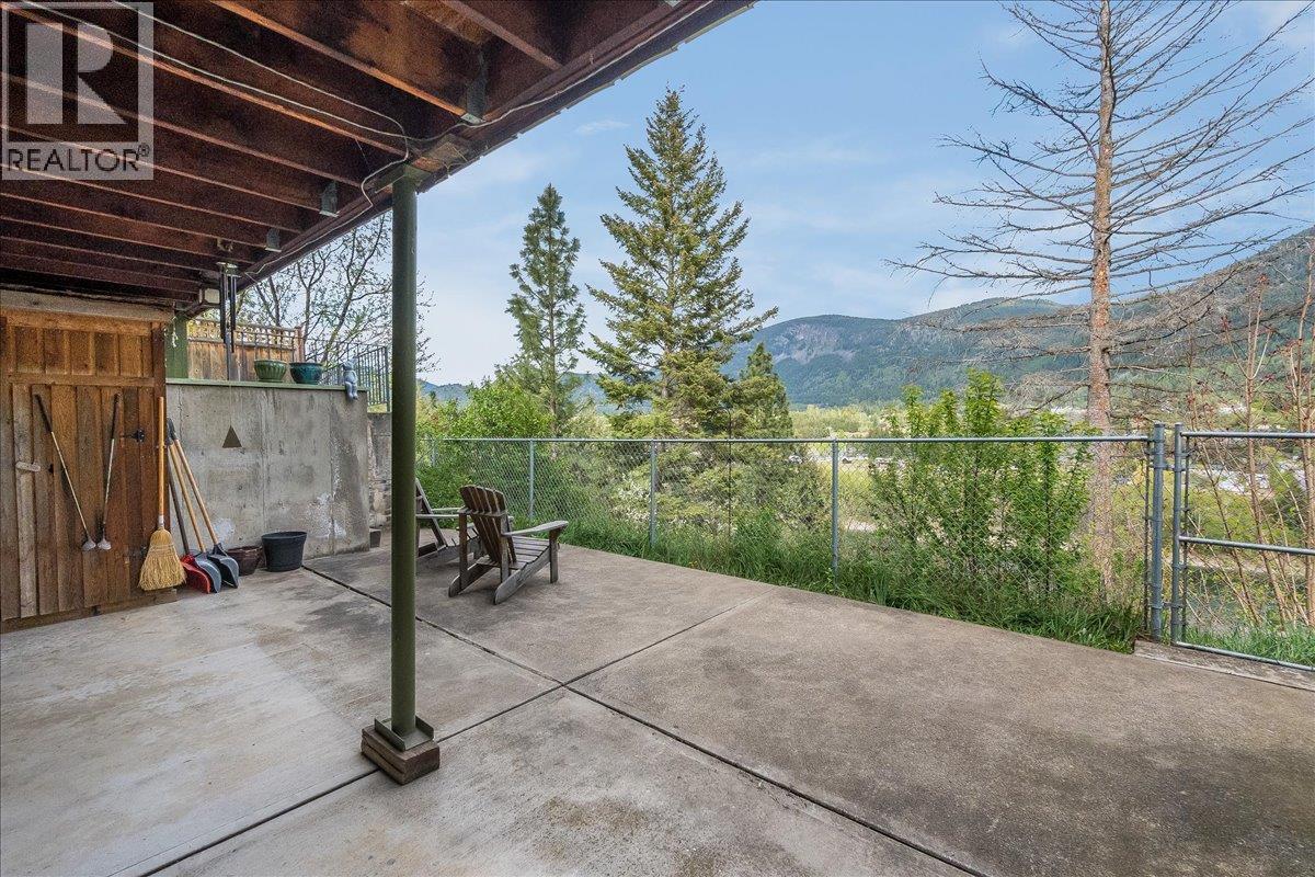 2641 4th Avenue, Castlegar, British Columbia  V1N 2S1 - Photo 34 - 10385830