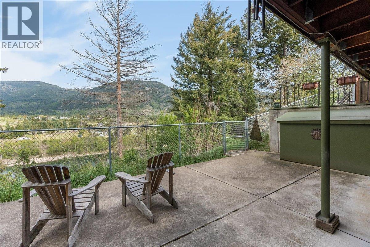 2641 4th Avenue, Castlegar, British Columbia  V1N 2S1 - Photo 35 - 10385830