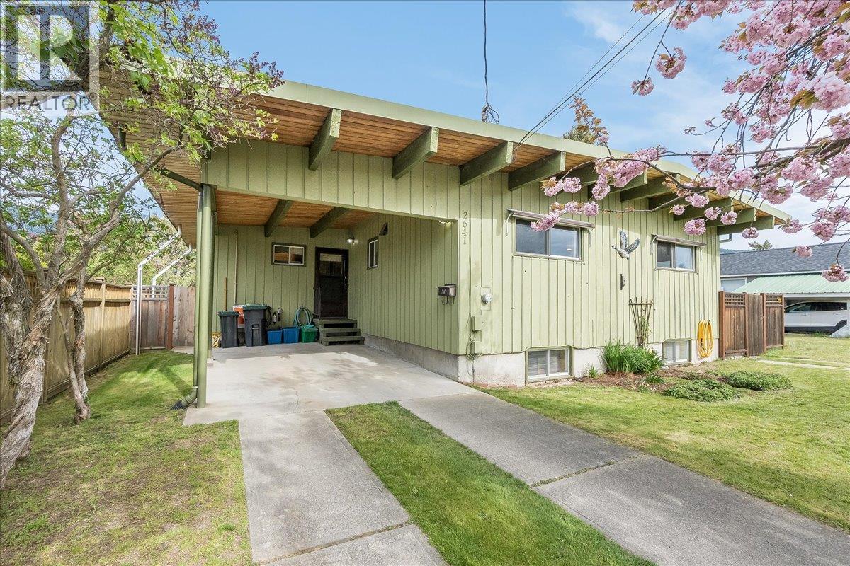 2641 4th Avenue, Castlegar, British Columbia  V1N 2S1 - Photo 4 - 10385830