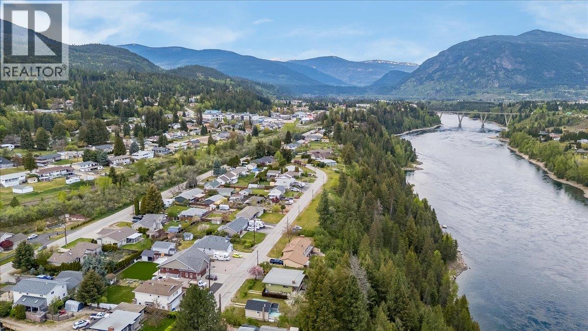 2641 4th Avenue, Castlegar, British Columbia  V1N 2S1 - Photo 45 - 10385830