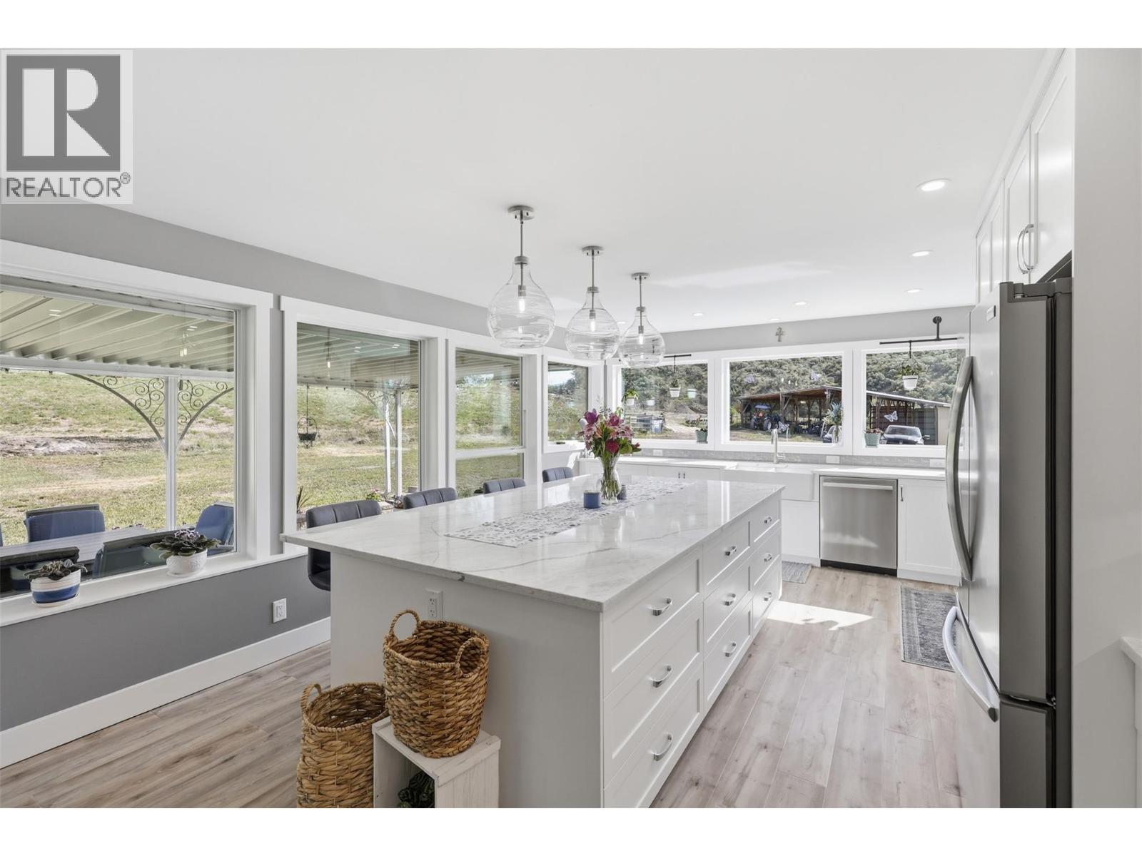 3335 Shuswap Road, Kamloops, British Columbia  V2H 1T2 - Photo 3 - 10385969