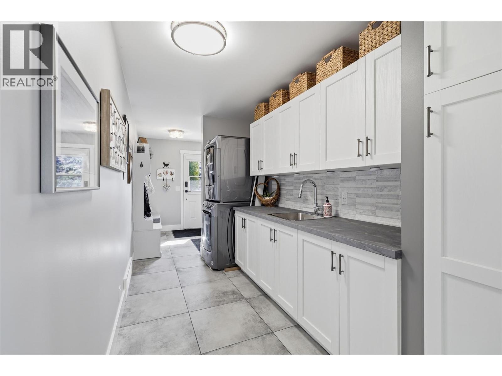 3335 Shuswap Road, Kamloops, British Columbia  V2H 1T2 - Photo 35 - 10385969