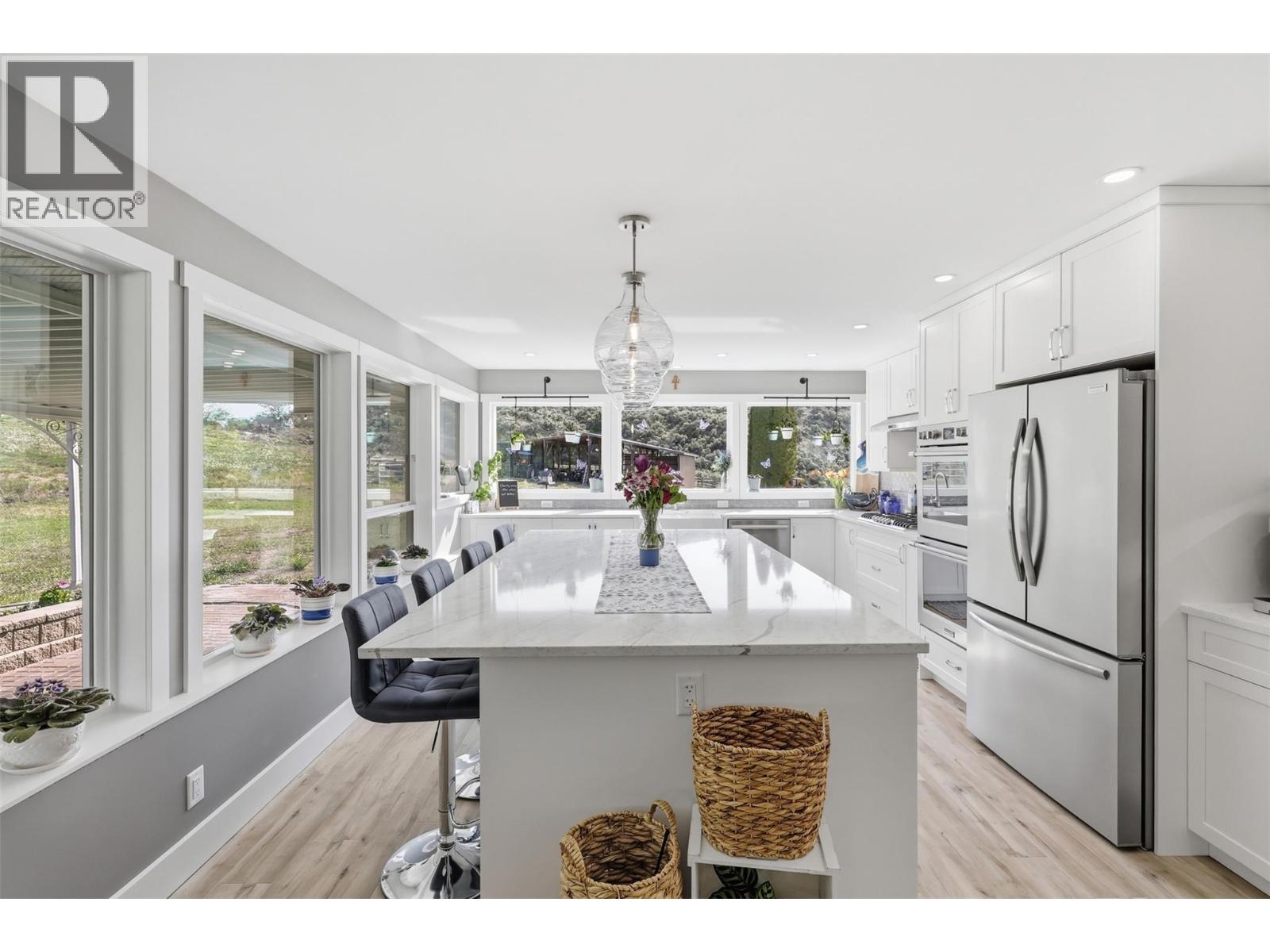 3335 Shuswap Road, Kamloops, British Columbia  V2H 1T2 - Photo 4 - 10385955