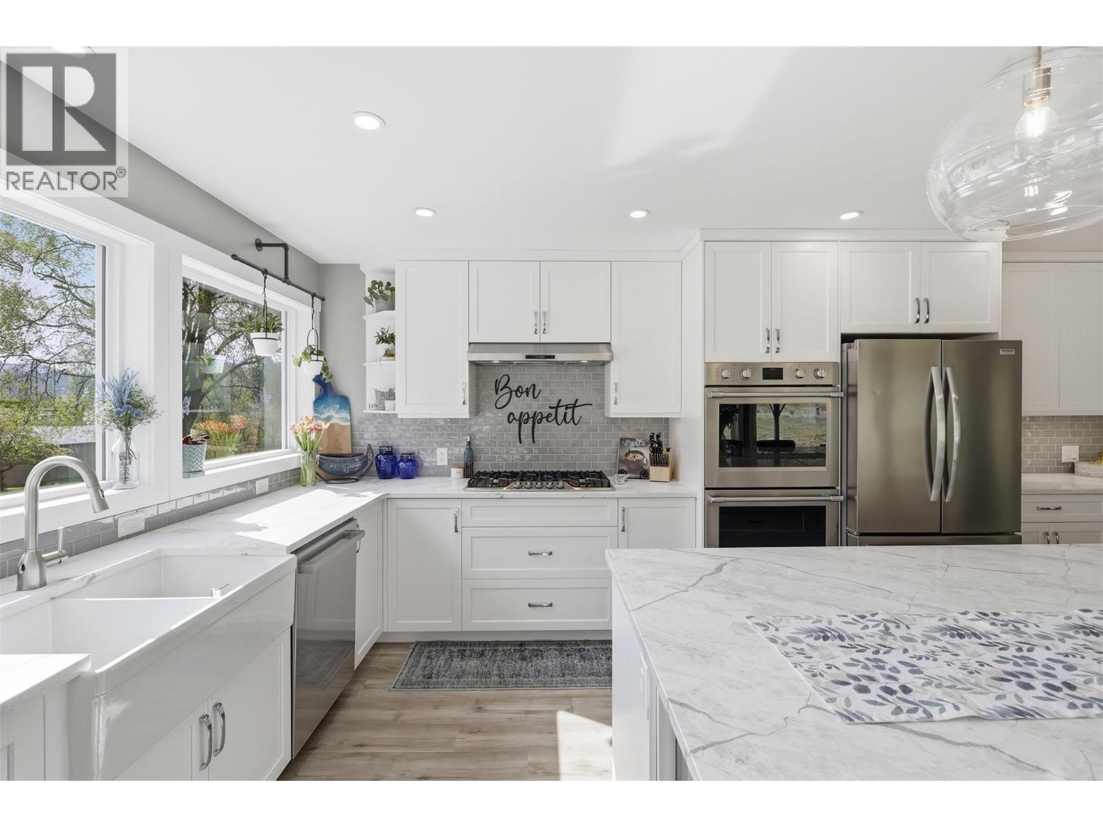 3335 Shuswap Road, Kamloops, British Columbia  V2H 1T2 - Photo 9 - 10385955