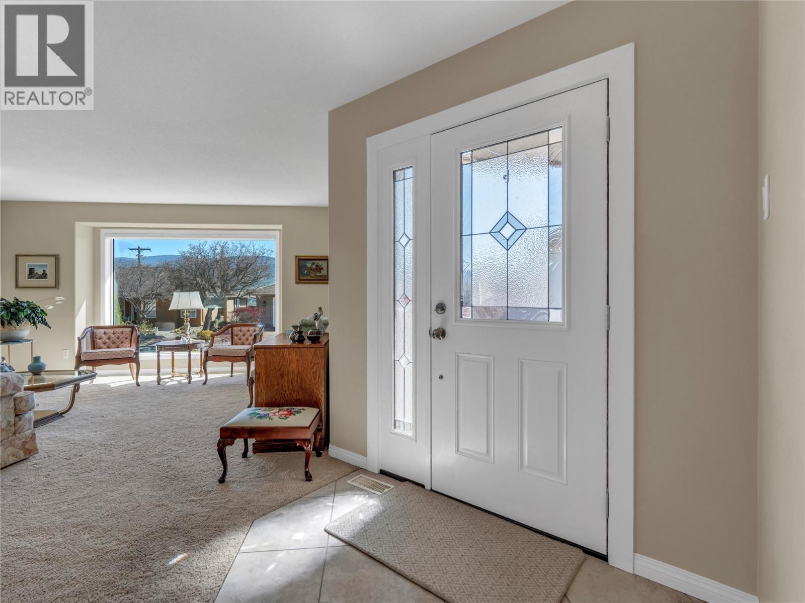 443 Ridge Place, Penticton, British Columbia  V2A 8N7 - Photo 2 - 10382960