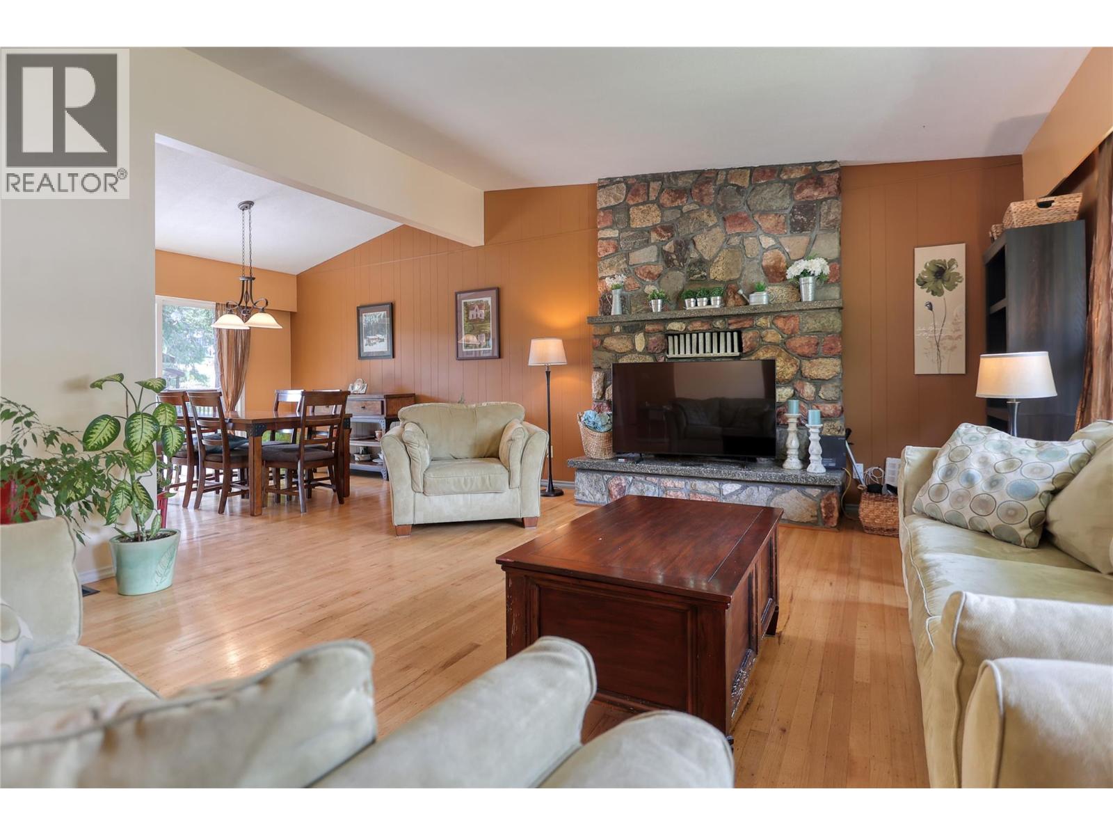 729 Lynnwood Crescent, castlegar, British Columbia