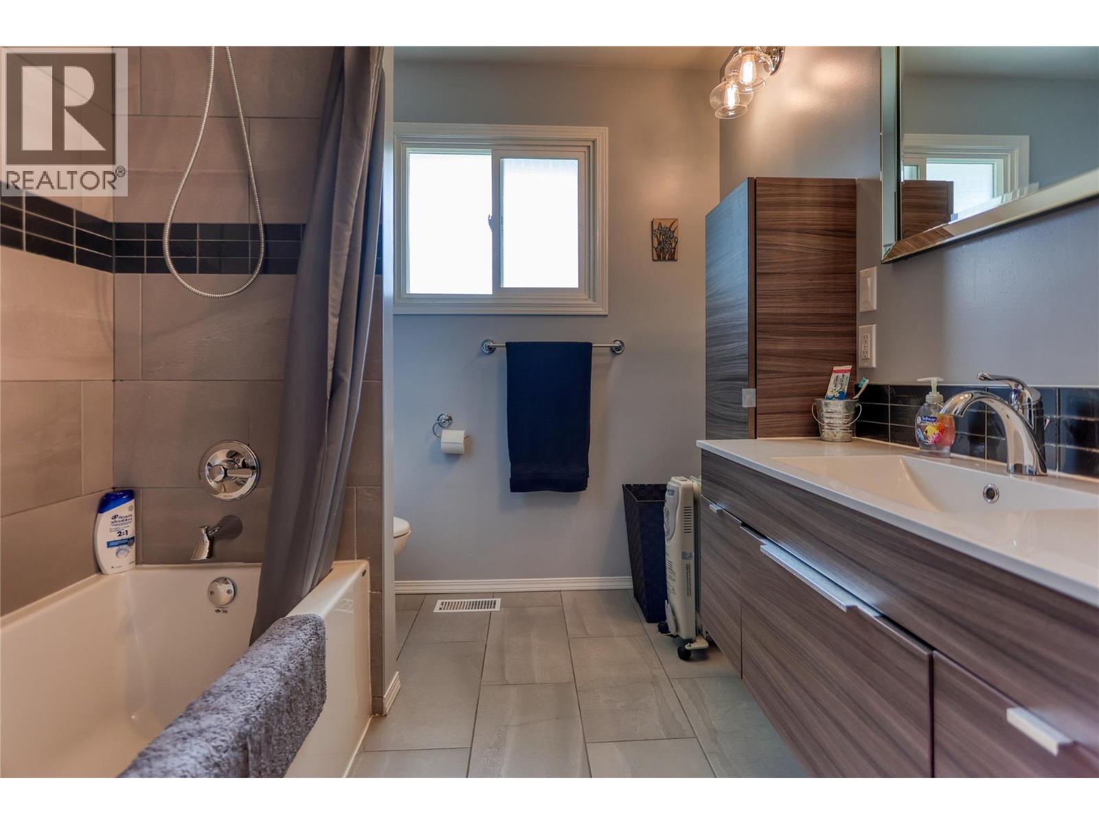 729 Lynnwood Crescent, Castlegar, British Columbia  V1N 1E4 - Photo 11 - 10384852