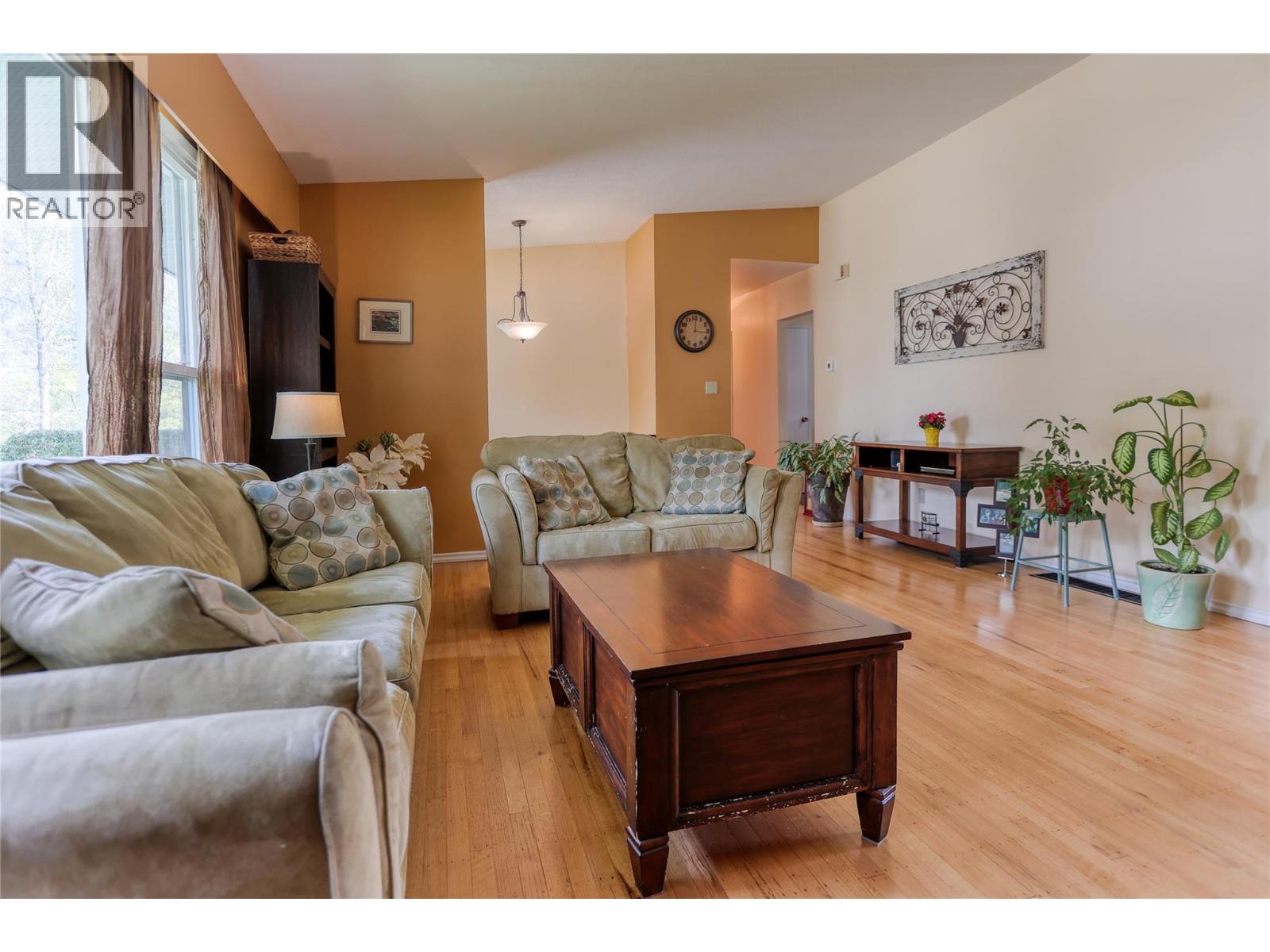 729 Lynnwood Crescent, Castlegar, British Columbia  V1N 1E4 - Photo 2 - 10384852