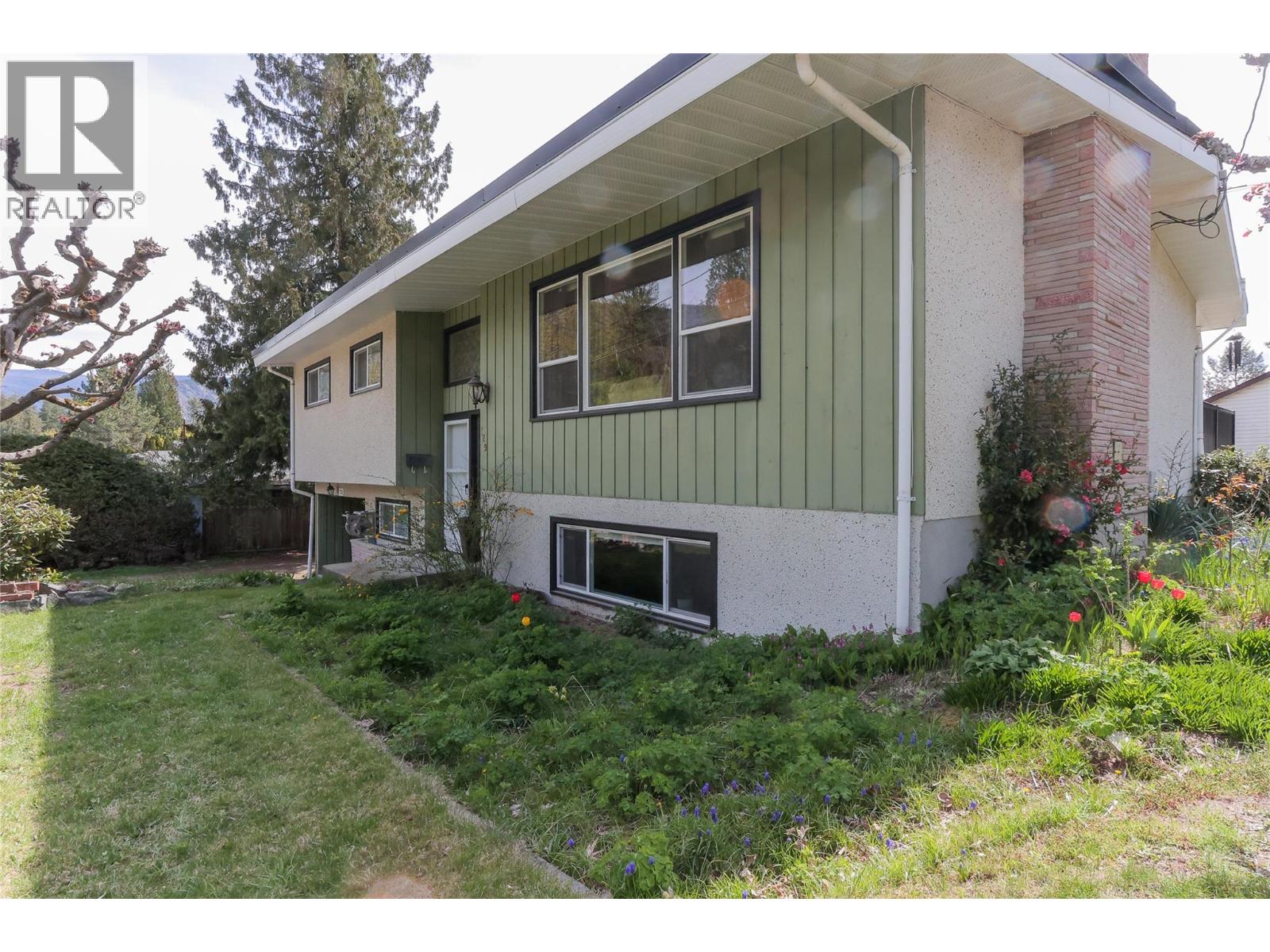 729 Lynnwood Crescent, Castlegar, British Columbia  V1N 1E4 - Photo 32 - 10384852