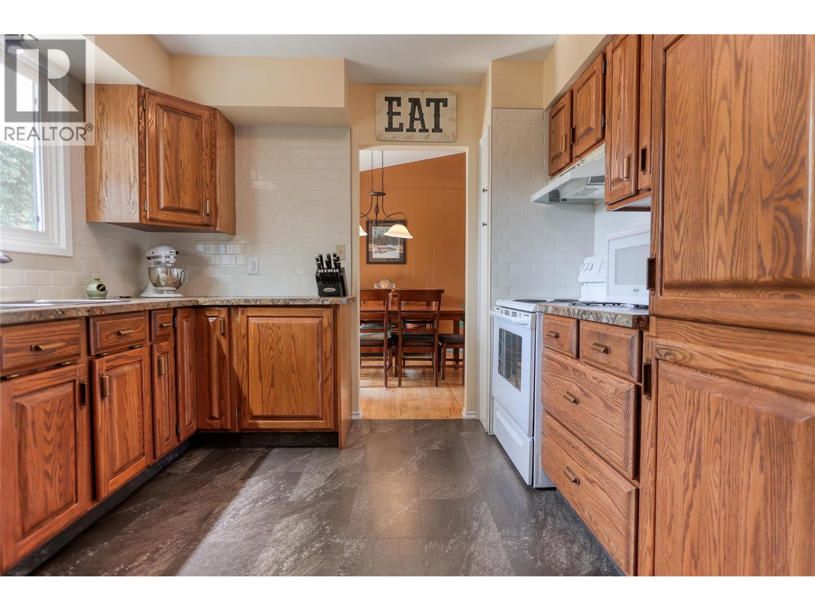 729 Lynnwood Crescent, Castlegar, British Columbia  V1N 1E4 - Photo 9 - 10384852