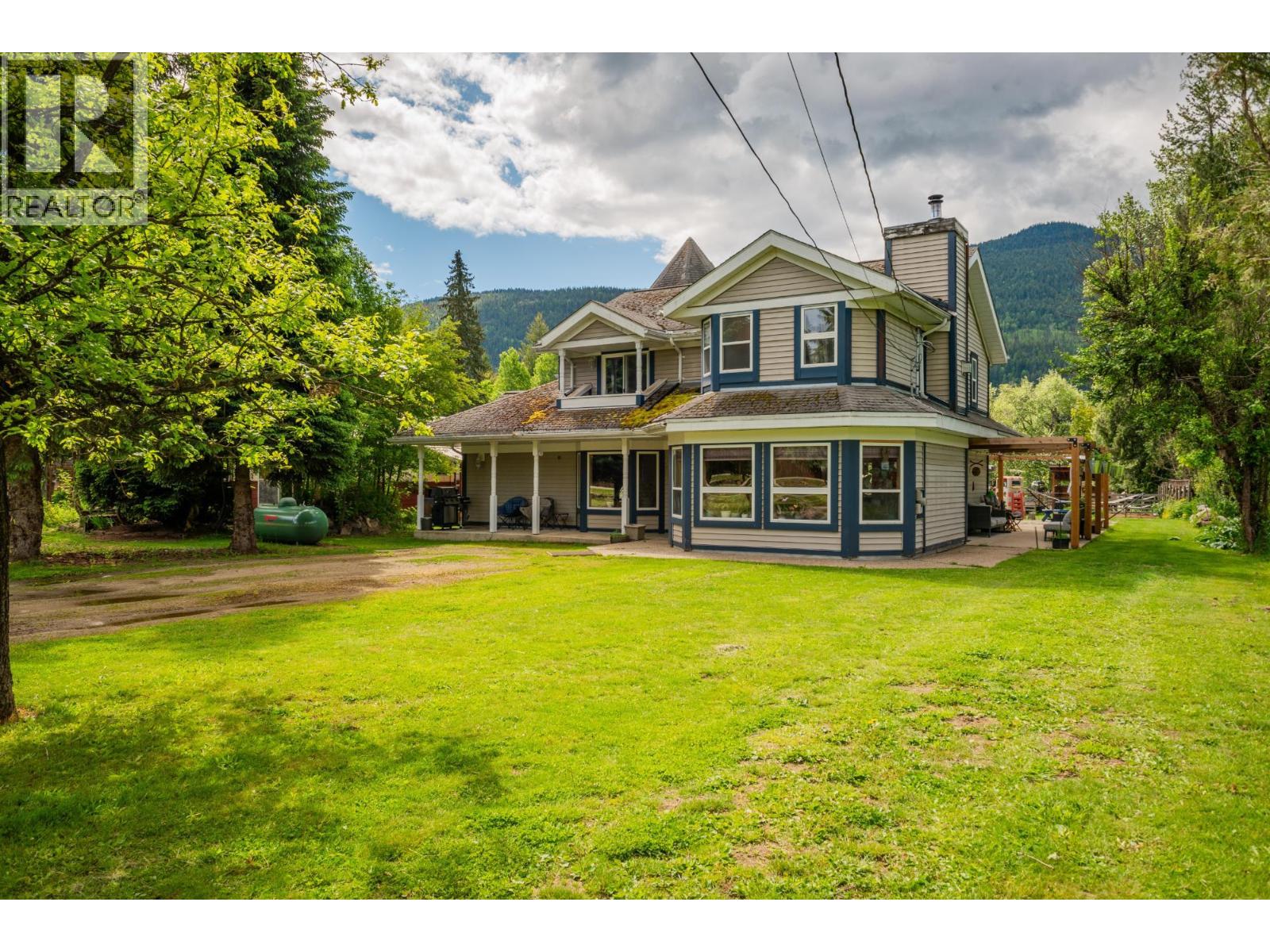 3452 Cemetery Road, Krestova, British Columbia  V0G 1H2 - Photo 2 - 10385793