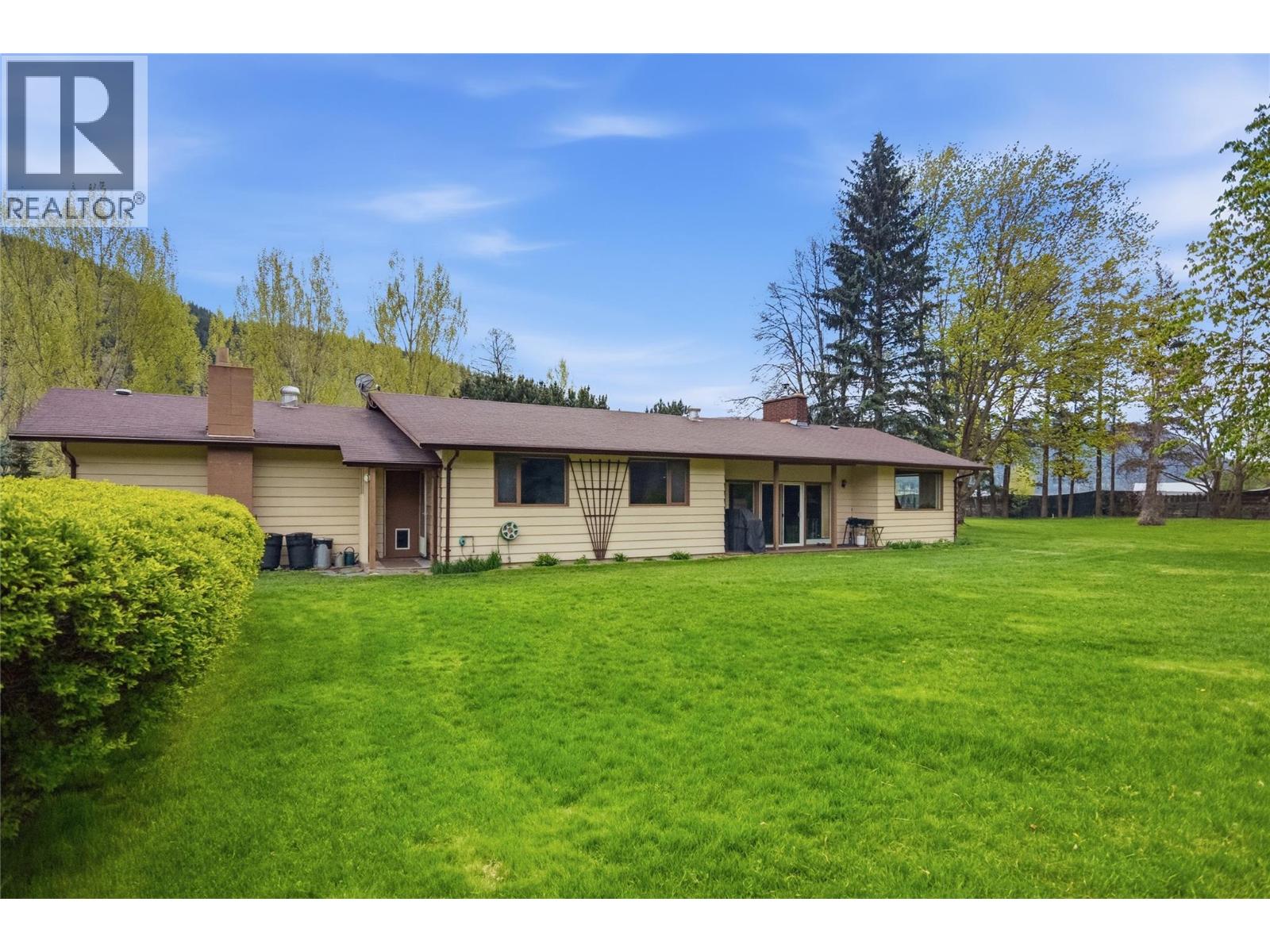 8753 Veteran Road, Vavenby, British Columbia  V0E 1Z2 - Photo 22 - 10385506