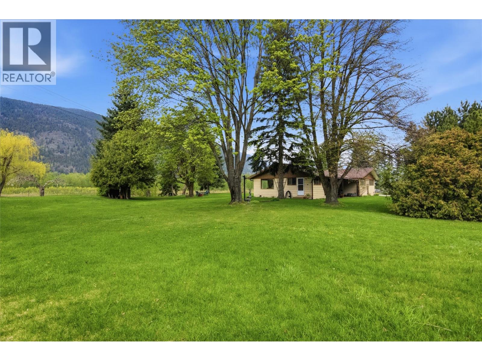 8753 Veteran Road, Vavenby, British Columbia  V0E 1Z2 - Photo 23 - 10385506