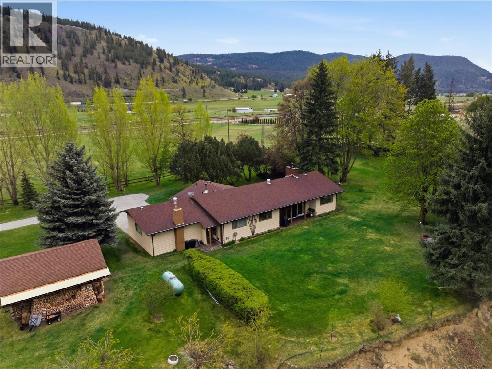 8753 Veteran Road, Vavenby, British Columbia  V0E 1Z2 - Photo 3 - 10385506