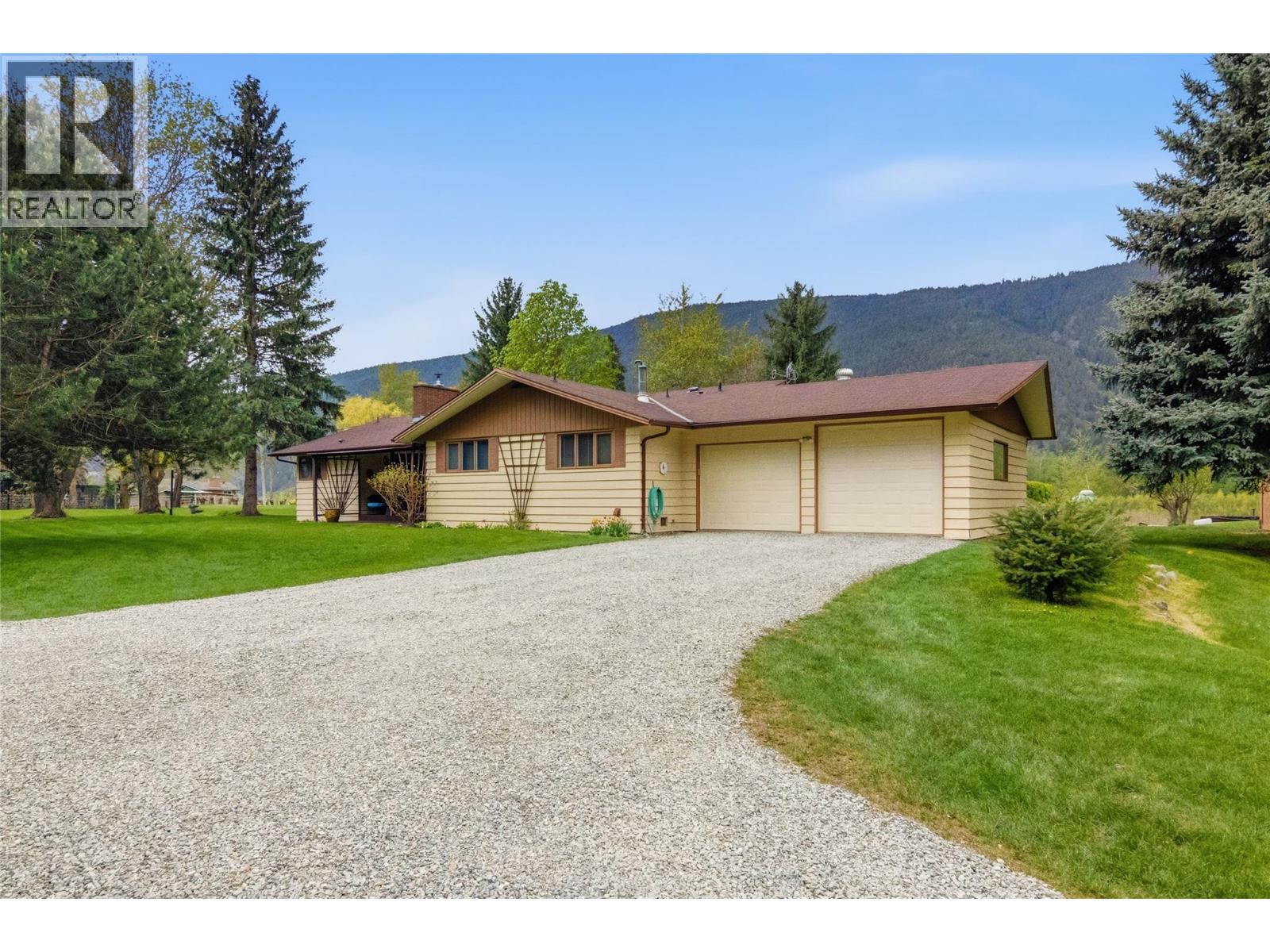8753 Veteran Road, Vavenby, British Columbia  V0E 1Z2 - Photo 36 - 10385506